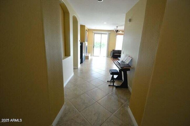 Building Photo - 857 W Glenmere Dr