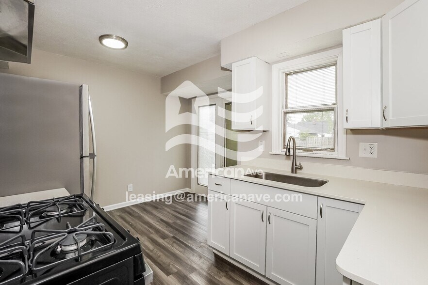 Building Photo - 3187 Lincoln St