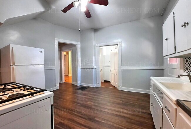 Building Photo - 319 W Lee St