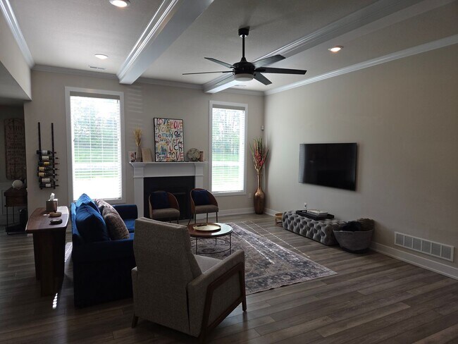 Building Photo - 3 bd, 2 ba house in E Columbia in great move-in shape, fenced, corner lot, w/d provided.
