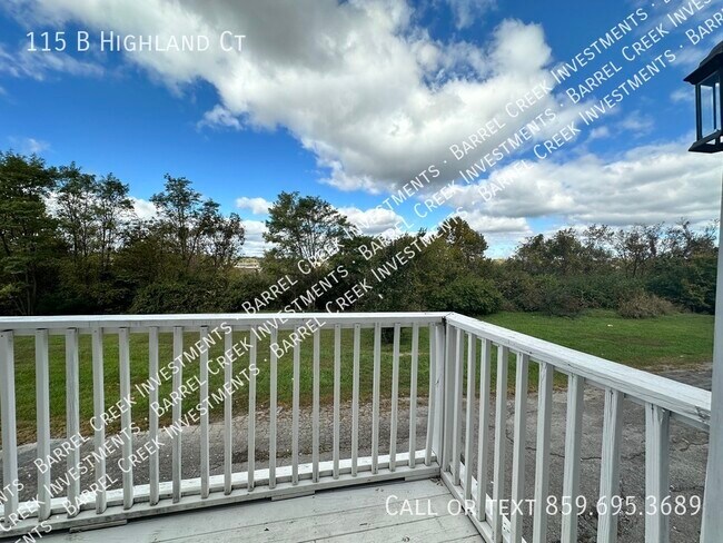 Building Photo - 2-Bed 1-Bath Townhome + Garage