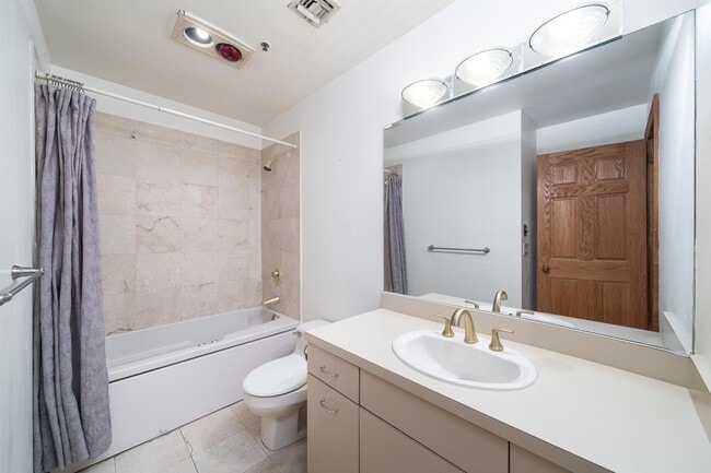 Building Photo - 72 Park Ave