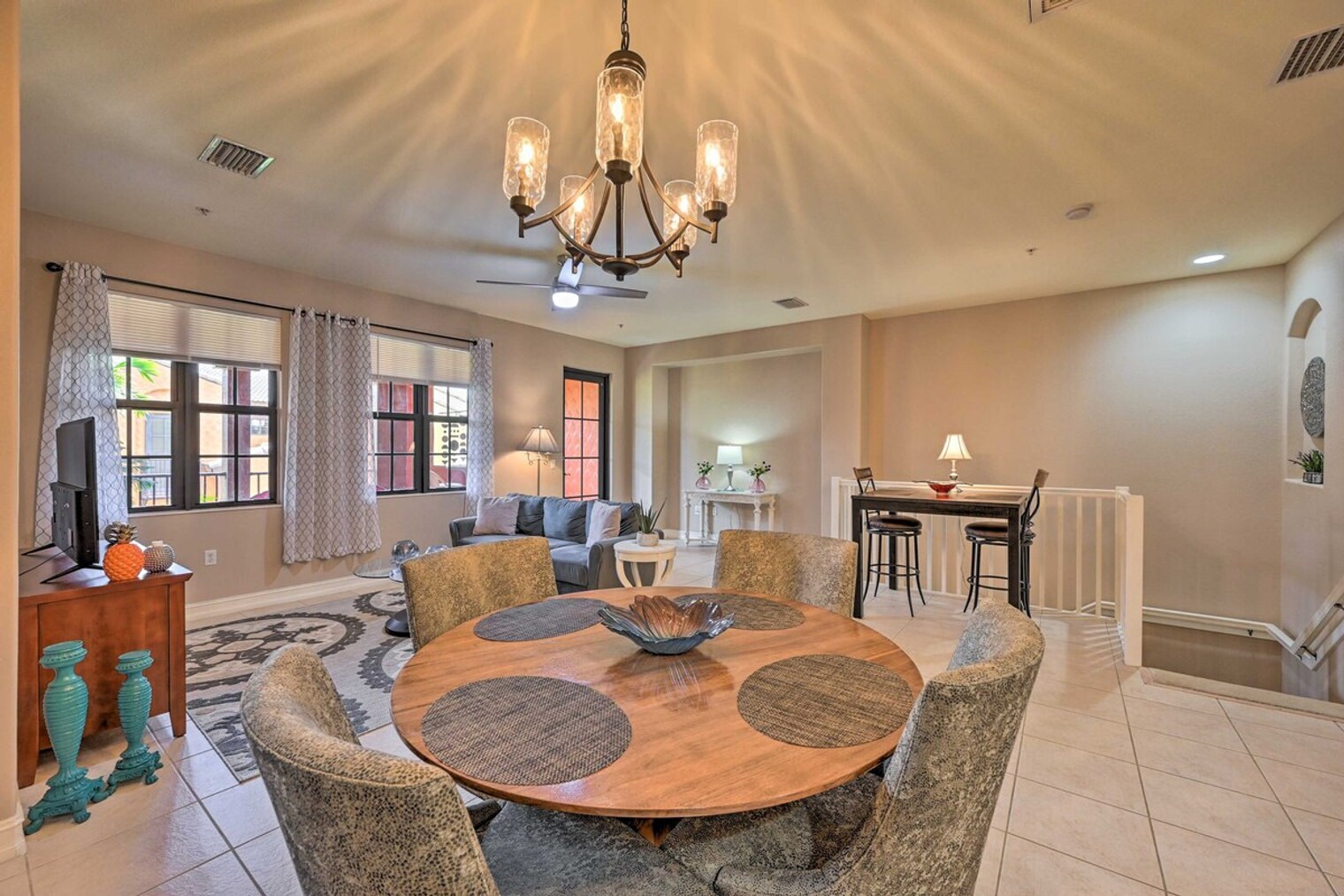 Building Photo - 9155 Delano St