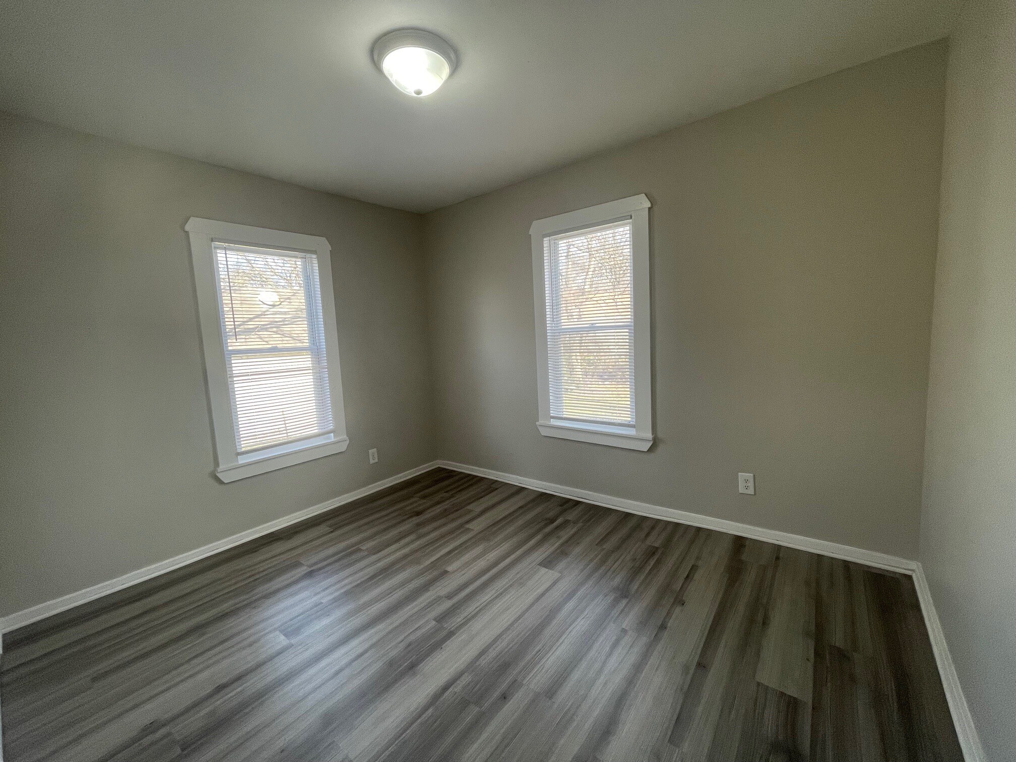 Building Photo - 209 Burdock St