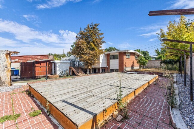 Building Photo - 3876 S Lee Maur St