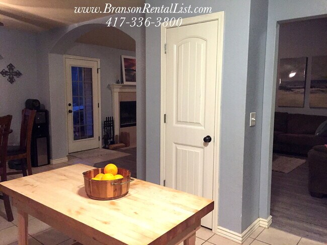 Building Photo - 3BR Home with Fenced in backyard