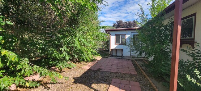 Building Photo - 3 Bedroom 1 Bath Home