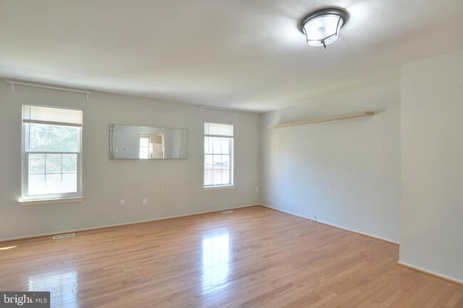 Building Photo - 3 Birdseye Ct