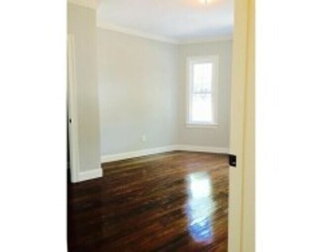 Building Photo - 39 Beech Glen St