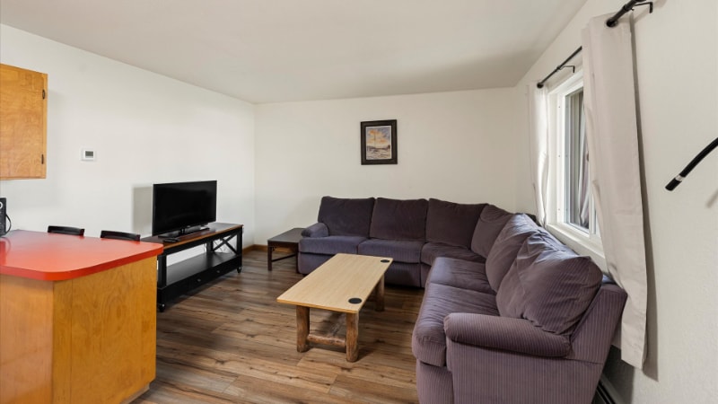 Building Photo - 1022 9th St W