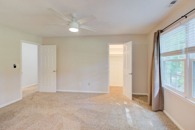 Building Photo - 2 Bed, 2 Bath Centrally Located Condo in G...