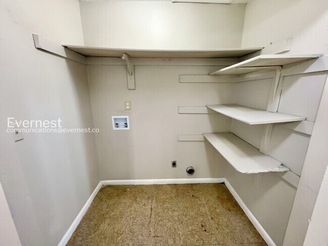 Building Photo - 3062 St Paul Dr