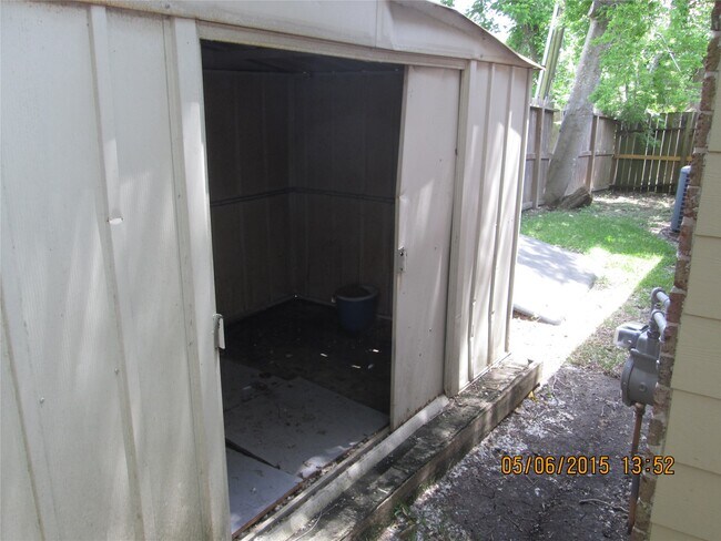 Building Photo - 10806 Lynbrook Dr