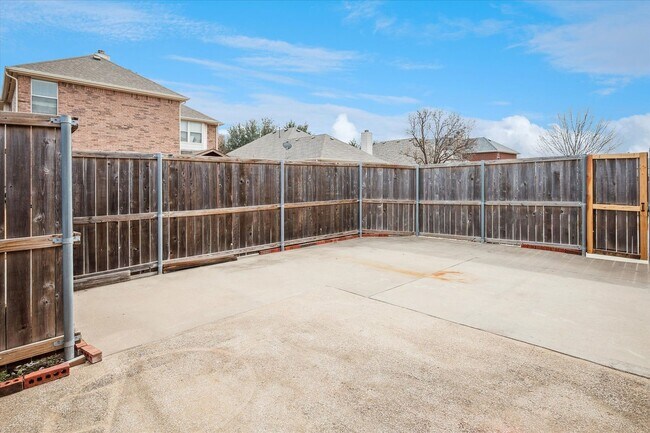 Building Photo - Awesome family home!