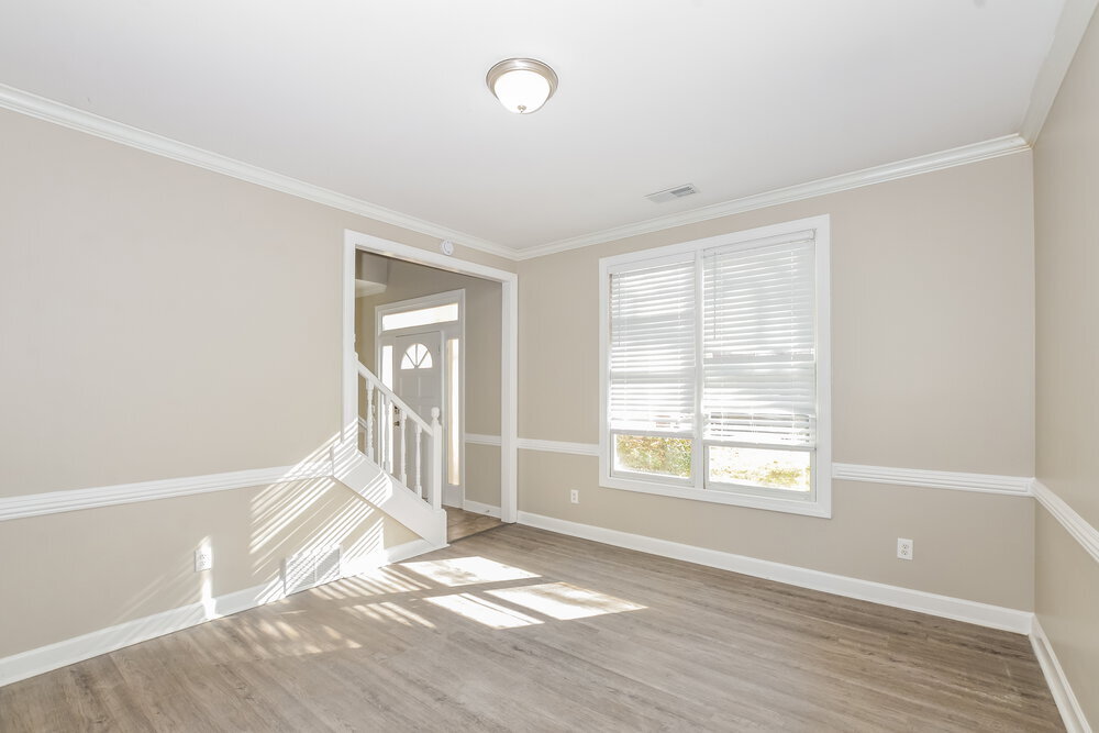 Building Photo - 8664 Meadow Green Dr