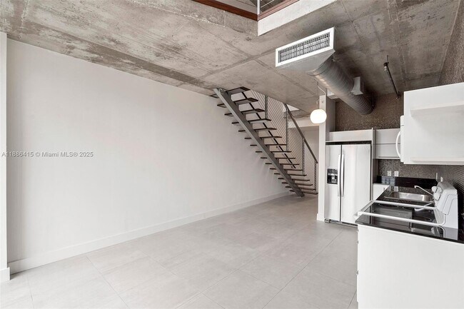 Building Photo - 690 SW 1st Ct