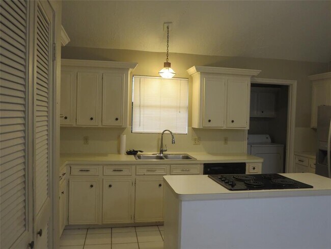 Building Photo - 15715 Gilbertyn Dr