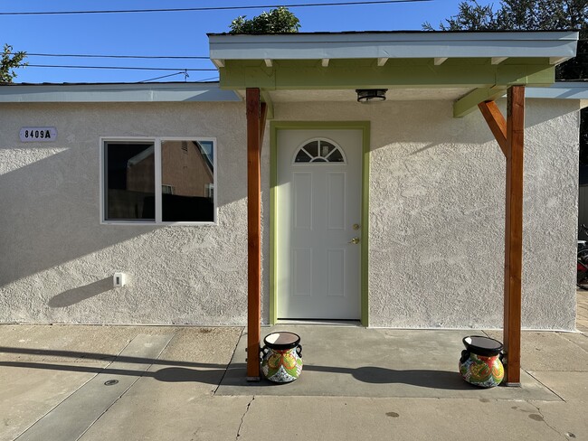 Building Photo - 8409 Adoree St