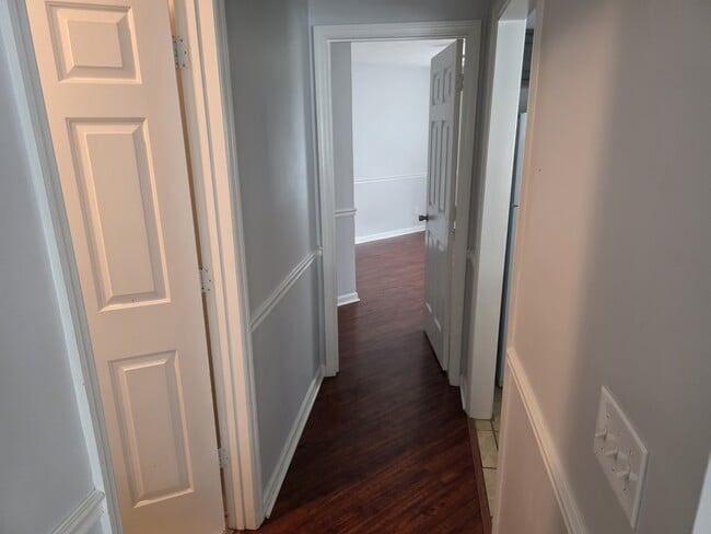 Building Photo - 979 Stewarts Creek Dr