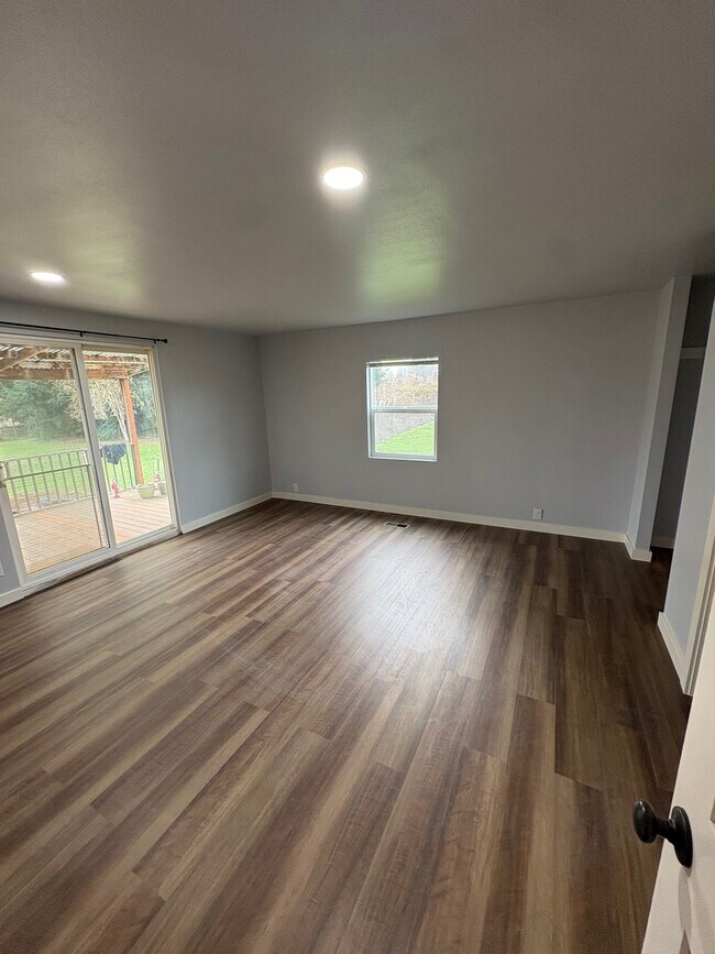 Building Photo - 38823 Ridge Dr