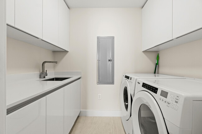 Building Photo - 3100 N Ocean Dr