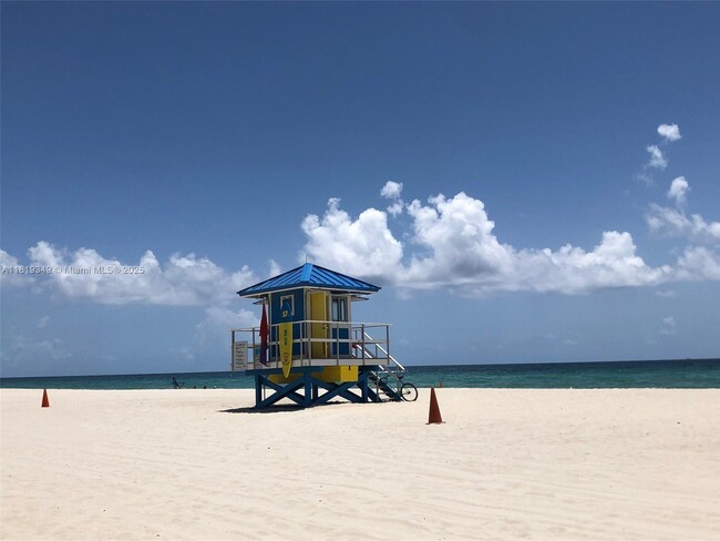 Building Photo - 3001 S Ocean Dr