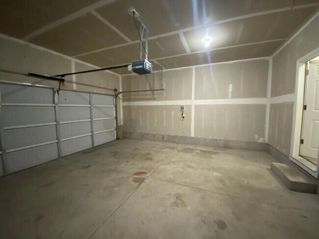 Building Photo - 660 Callahan Dr