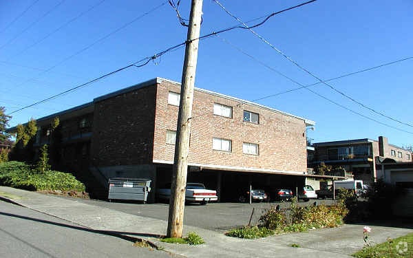 Building Photo - Windsor Village