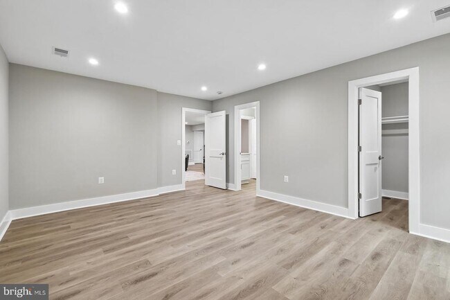 Building Photo - 735 N George Mason Dr
