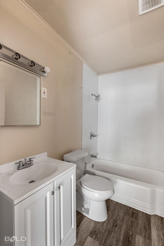 Building Photo - 3920 Huston St