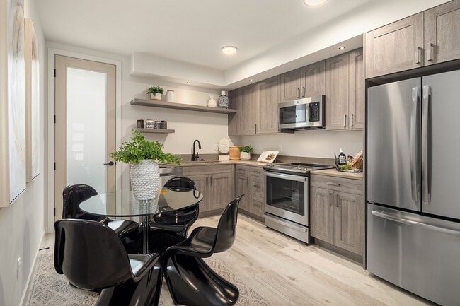 Building Photo - Bryant/Ravenna Townhouse