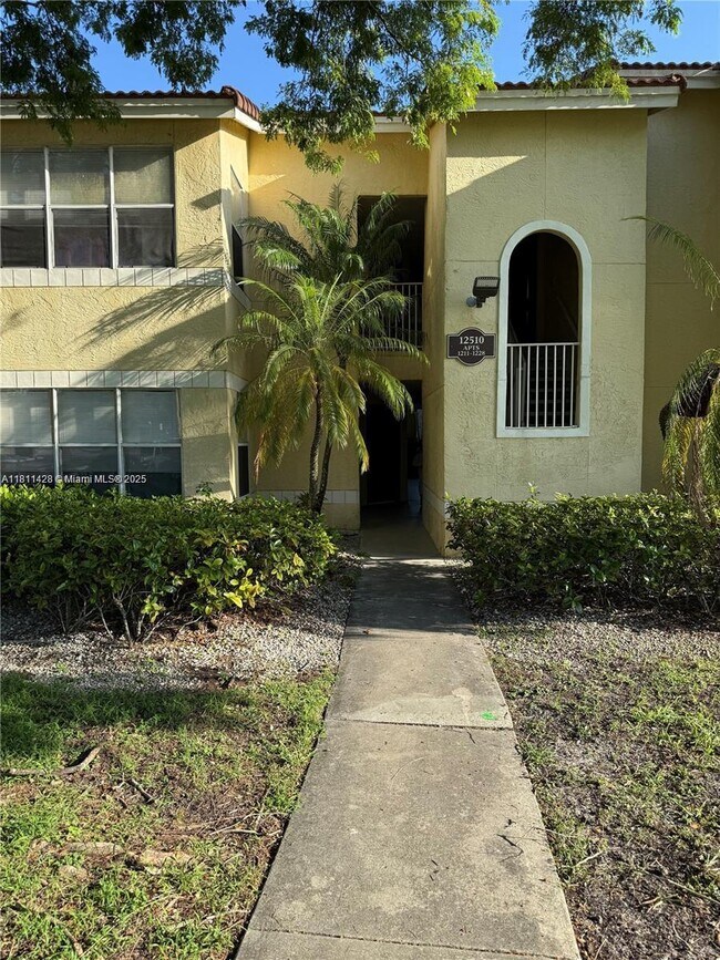 Building Photo - 12510 Vista Isles Dr