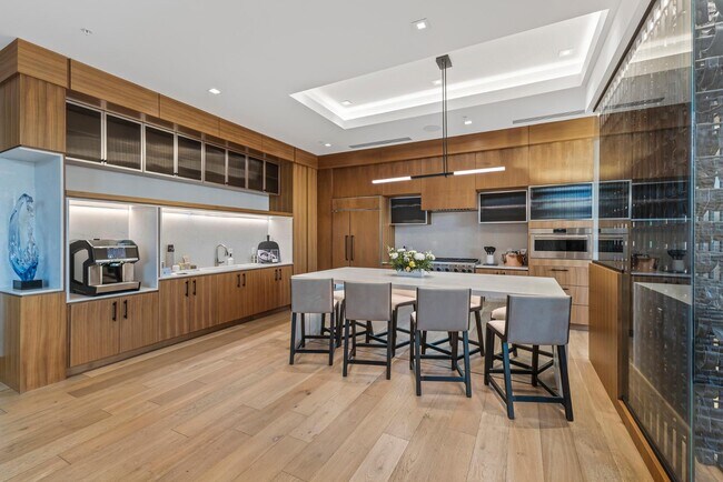 Building Photo - 6587 N Palmeraie Blvd