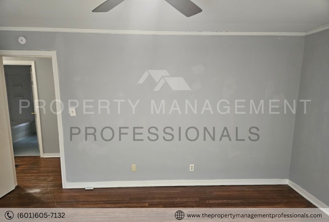 Building Photo - 2871 Fairhill Dr