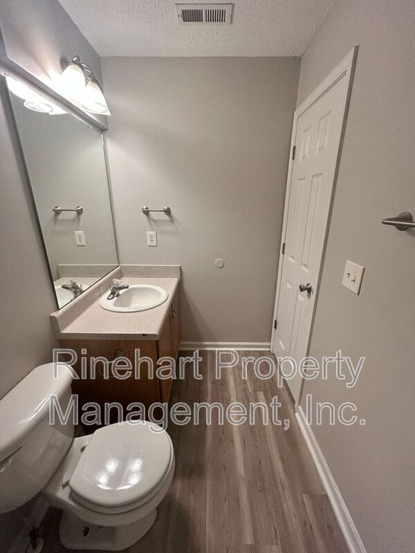 Building Photo - 1379 Pampas Cir