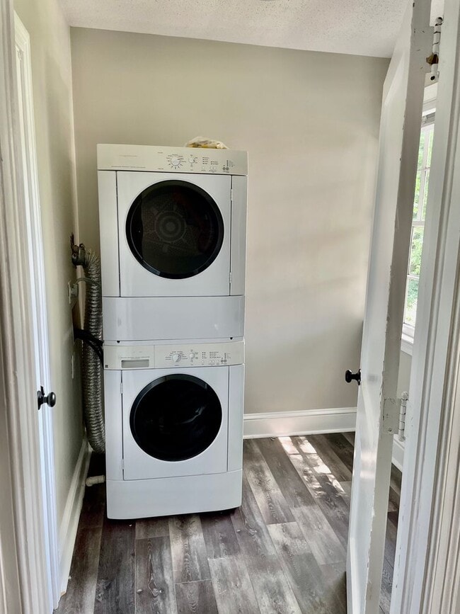 Building Photo - 49 Radcliffe St