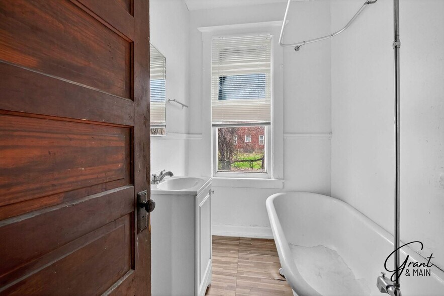 Building Photo - 127/129 W. Buena Vista - AIS-HASE LLC