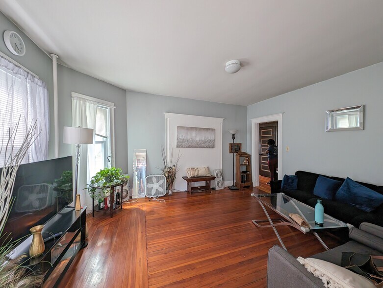 Building Photo - 35 Pearson Rd