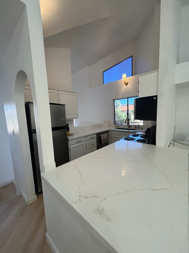 Building Photo - 10301 N 70th St