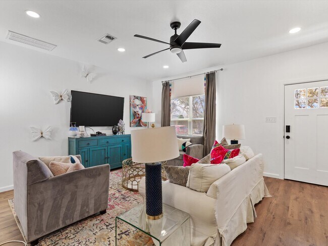 Building Photo - 3517 Mission St