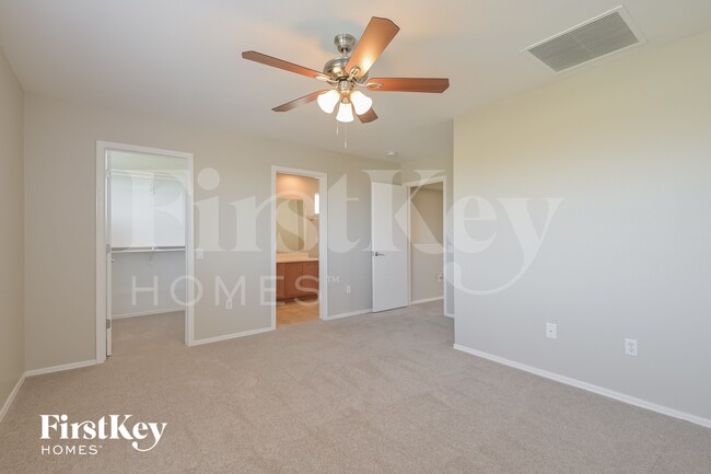 Building Photo - 10621 E Singing Canyon Dr