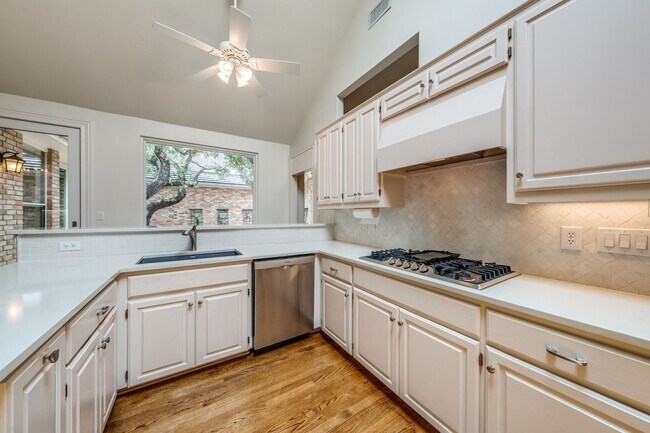 Building Photo - LINCOLN HEIGHTS 3-BEDROOM