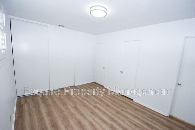 Building Photo - 833 Sharon Dr
