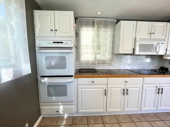 Building Photo - Amazing Littleton Bungalow