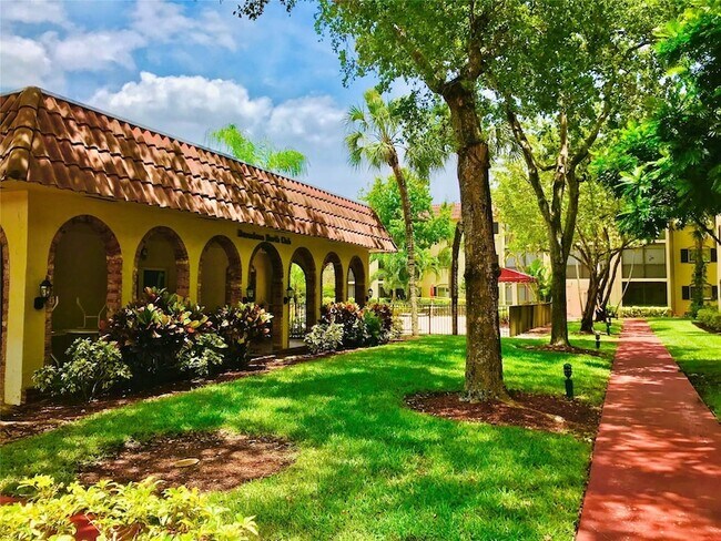 Building Photo - 257 S Cypress Rd