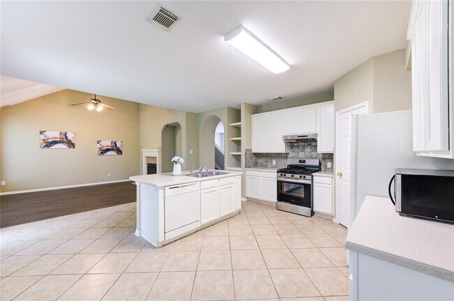 Building Photo - 6114 Breezy Hollow Ln
