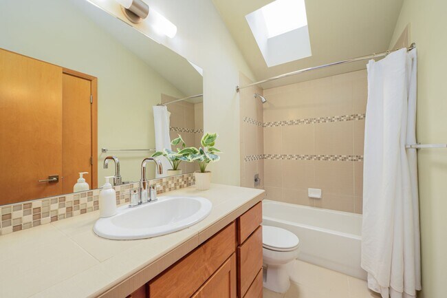 Building Photo - Greenwood Area Townhome!