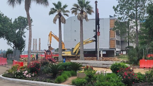 Building Photo - 401 Lakeside Ln