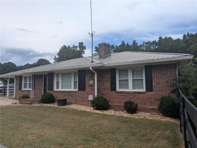 Building Photo - 6115 Jewell Bennett Rd
