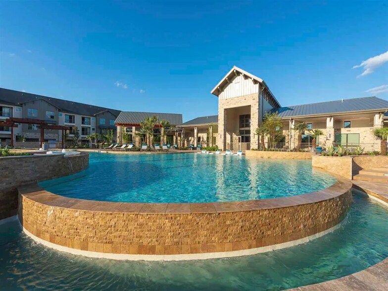 Building Photo - 20290 Park Lake View Dr